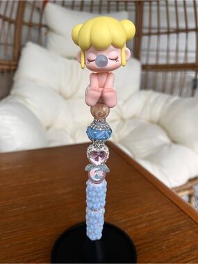 Nanci beaded pen (official figure no card)